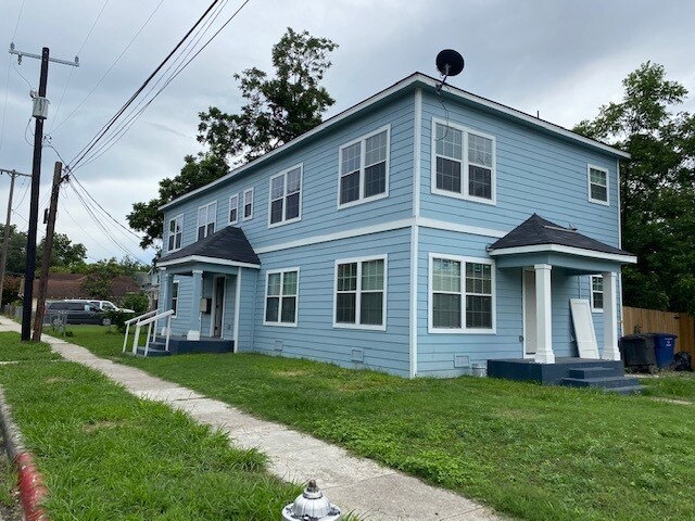 Side - 1223 Aganier Ave
