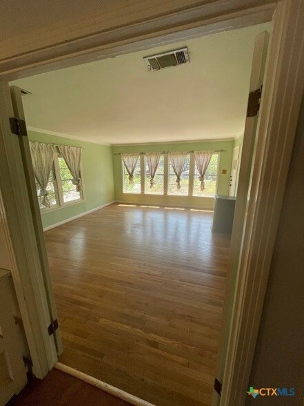 Foto del edificio - 107 E Holland St