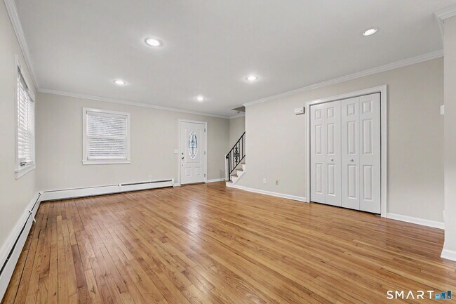 Foto del edificio - 77 Webb Ave