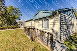 Building Photo - 1812 E Carver Dr