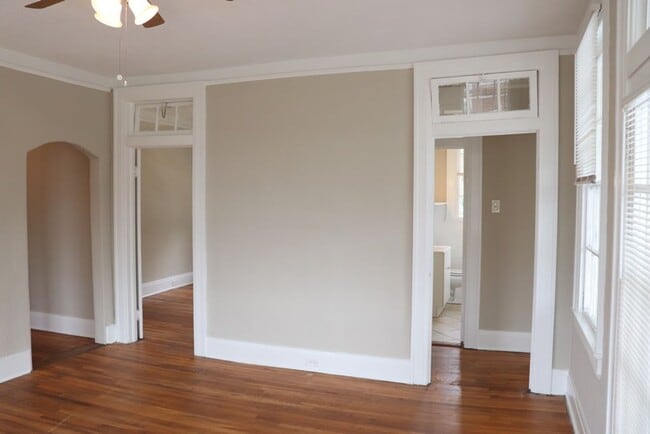 Building Photo - Beautifully renovated 3 bed/1 bath property