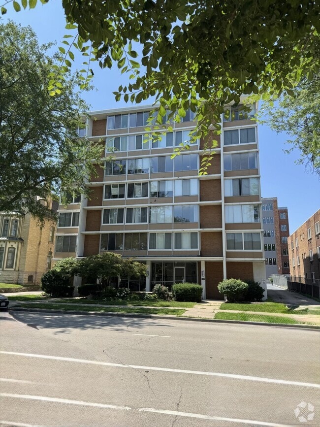 Building Photo - 1409 N Prospect Ave