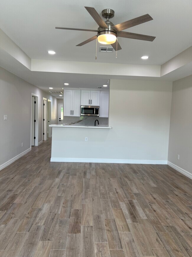 Building Photo - 575 S 28th St
