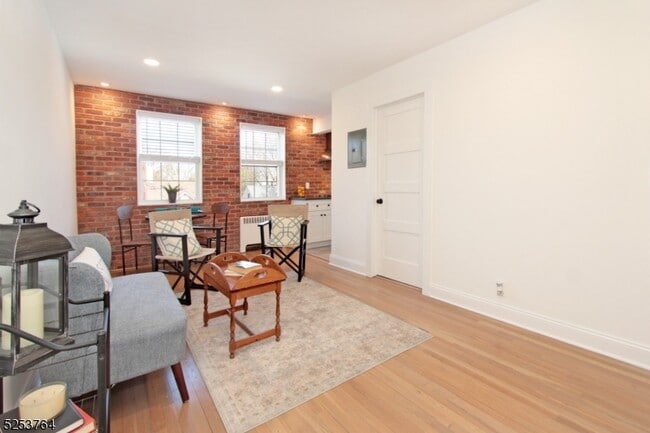 Foto del edificio - 378 Claremont Ave