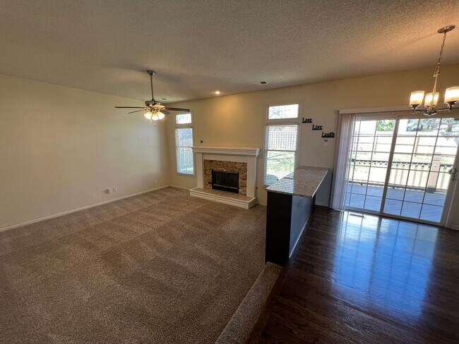 Foto del edificio - 14220 W 128th St