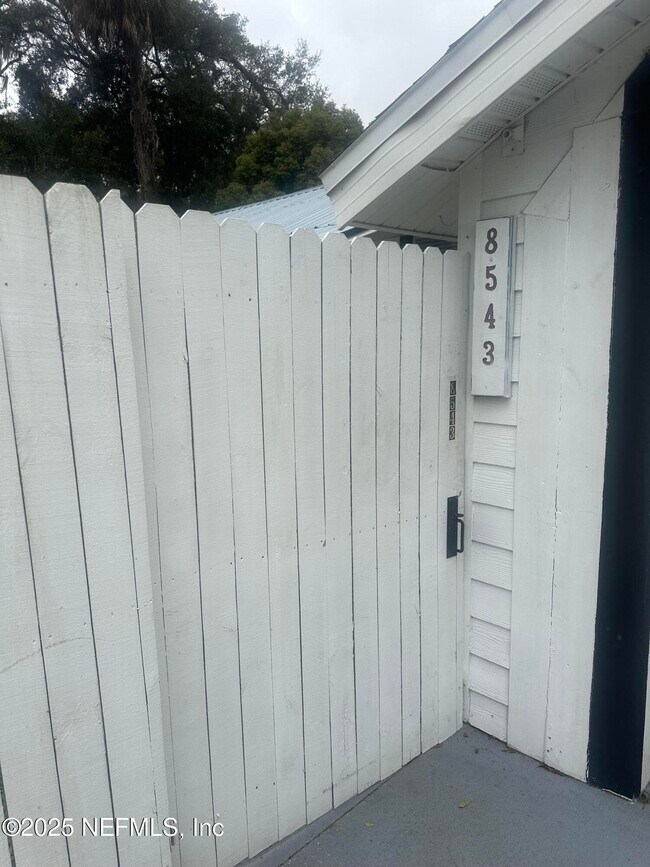 Foto del edificio - 8543 Fort Caroline Rd