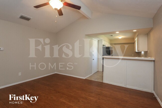 Foto del edificio - 1546 Willowbrook St