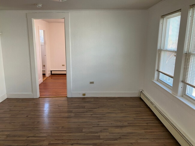 Building Photo - 18 Center St