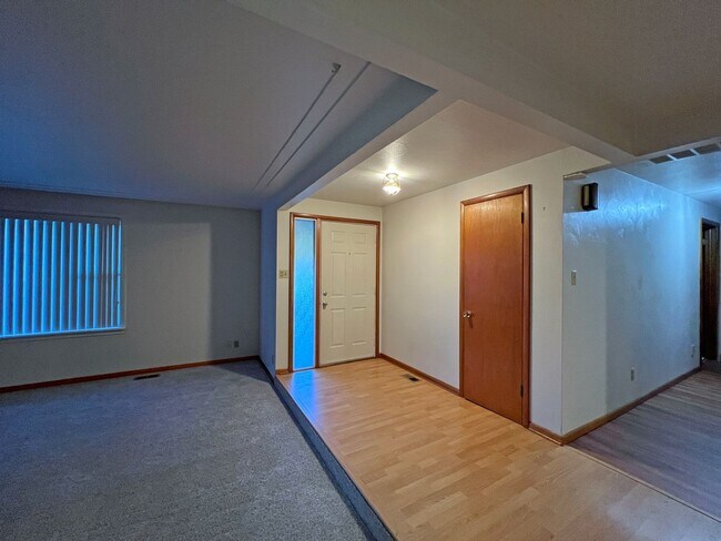 Foto del edificio - Rental ranch rambler - 3 bed, 2.5 bath, 2 ...