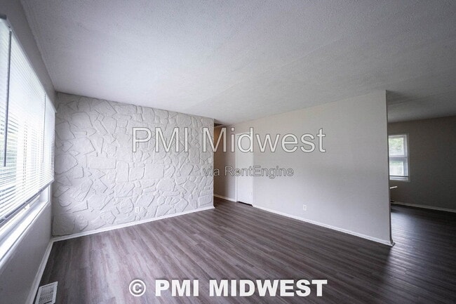 Building Photo - 4939 Katherine Dr