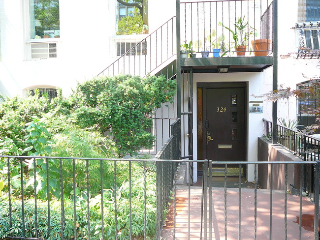 Building Photo - 324 E 30th St
