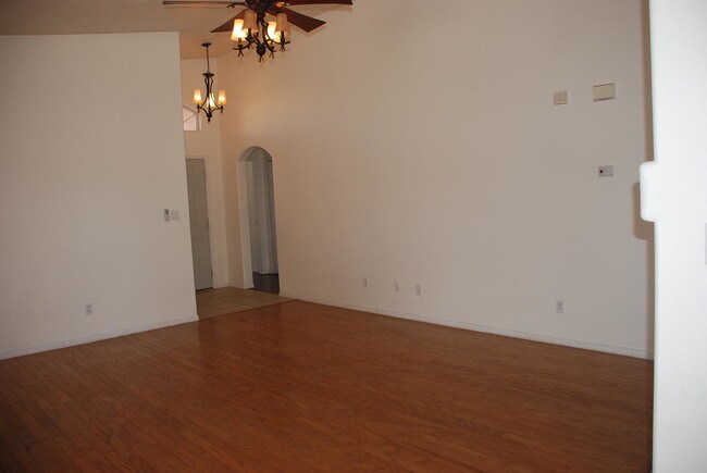 Building Photo - 129 El Mundo Rd