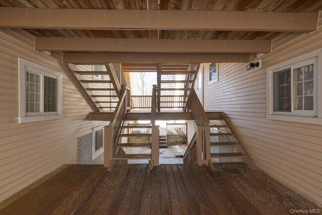 Building Photo - 529 Fox Run Ln
