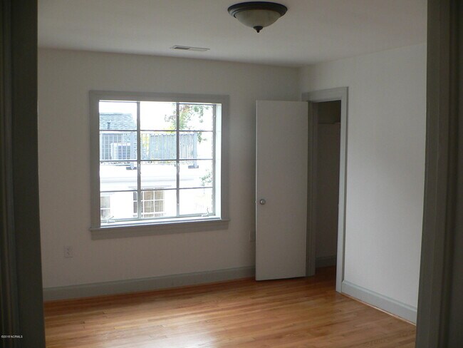 Building Photo - 119 Pollock St