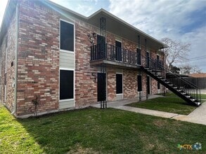 Building Photo - 905 Simpson Rd