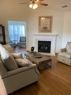 Foto del edificio - 100 Asbury Ln