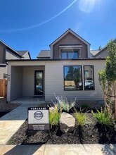 Building Photo - 963 W Linda Ave
