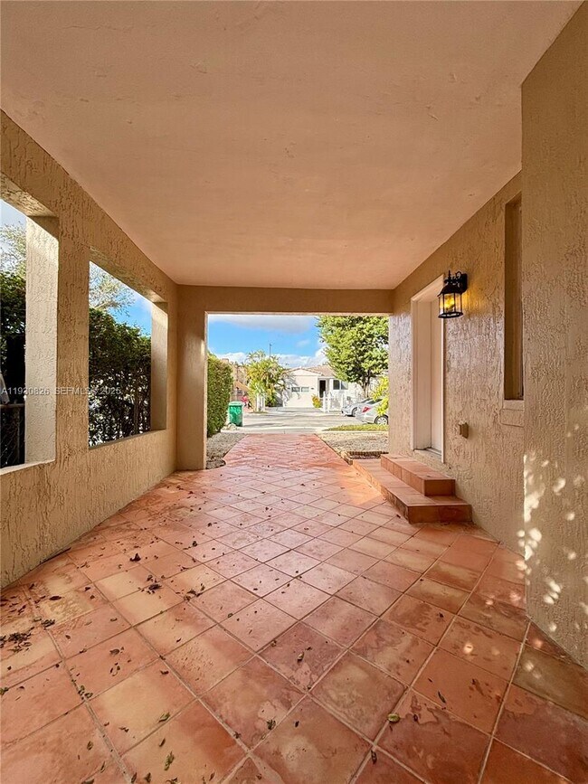 Foto del edificio - 1654 SW 14th Terrace