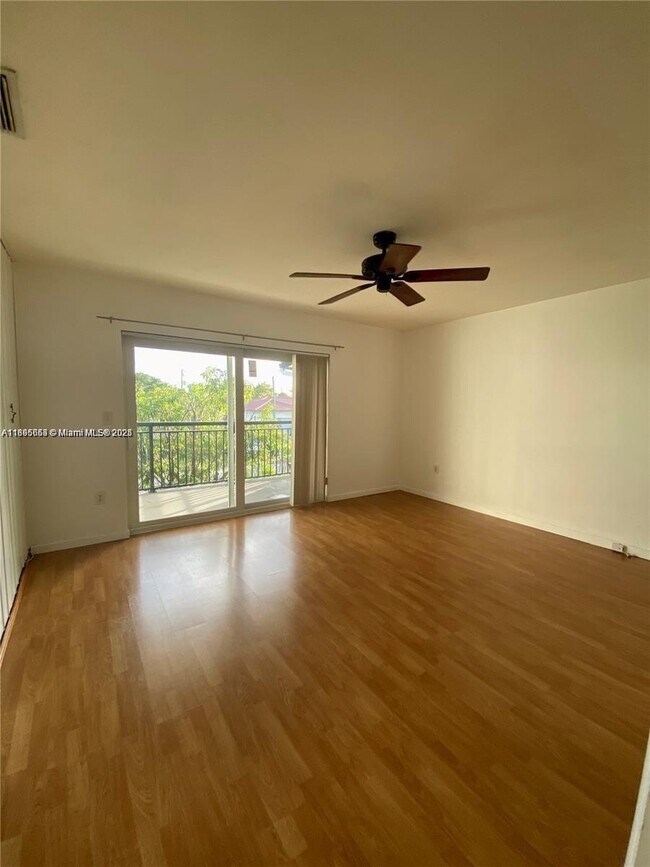 Foto del edificio - 2155 NE 122nd St