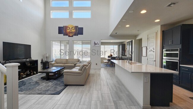 Building Photo - 3407 E Louise Dr