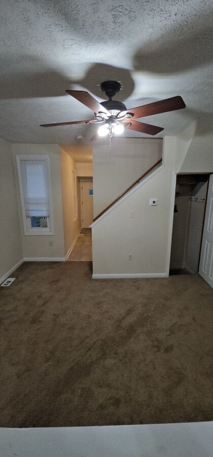 Building Photo - 1 Bed and Den