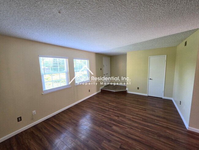 Foto del edificio - 6691 Greenback Ln