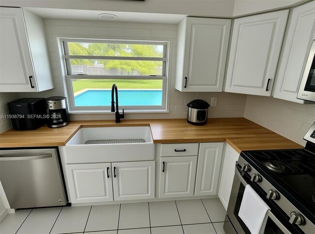 Foto del edificio - 9955 SW 214th St