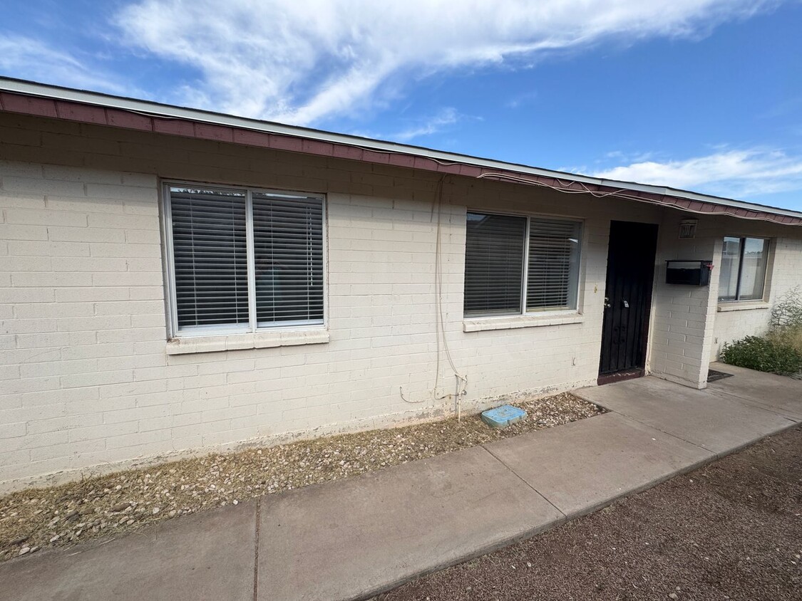 Primary Photo - 2 bedroom 1 bath unit available for rent i...