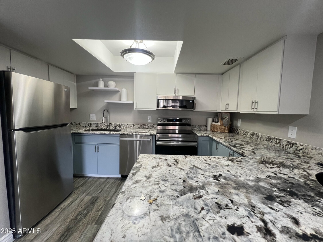 Foto principal - 1351 N Pleasant Dr