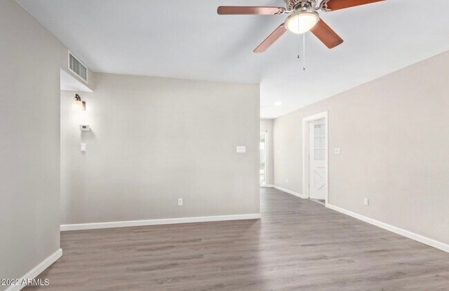 Foto del edificio - 2429 W Sunnyside Ave