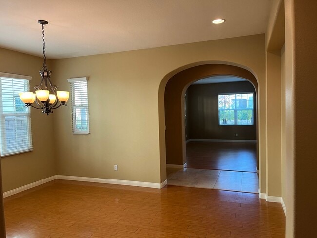 Building Photo - 2 Story Charmer in Wolf Creek