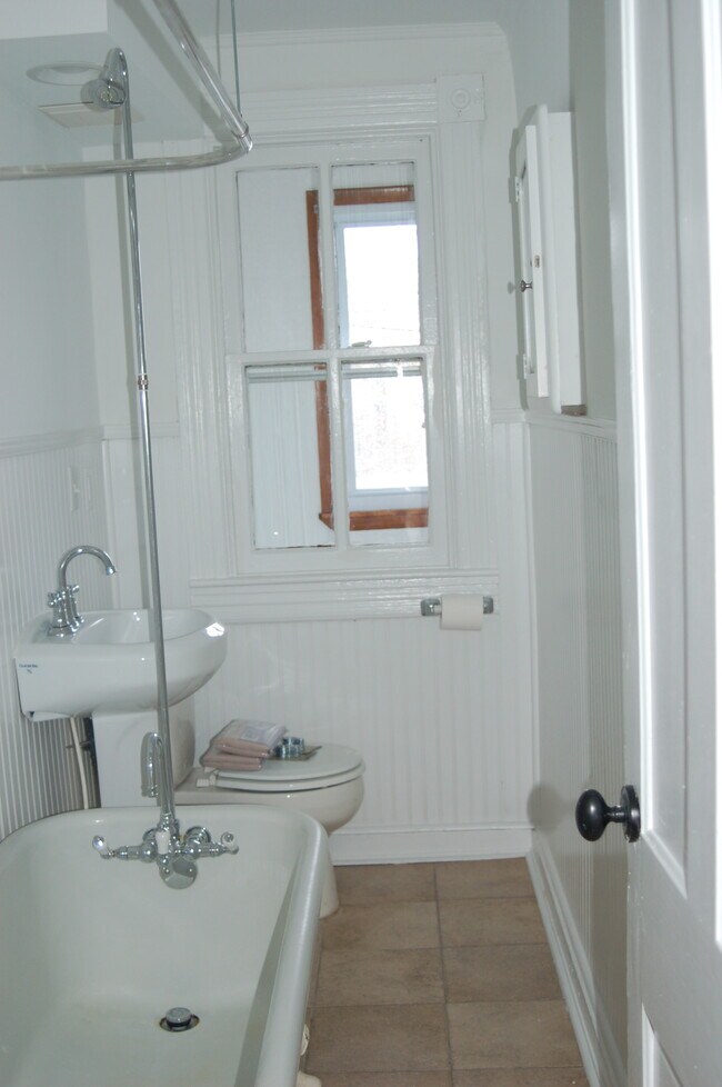 Bath - 708 S Eaton St