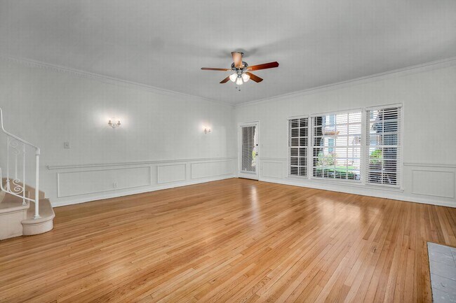 Foto del edificio - Stunning Townhome Style 2 bedroom with washer/dryer!