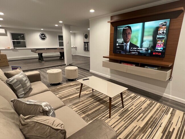 Building Photo - 7 Liberty Ave