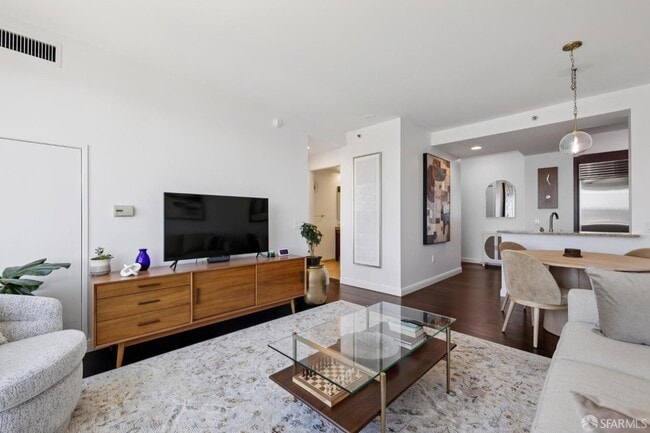 Building Photo - 425 1st St