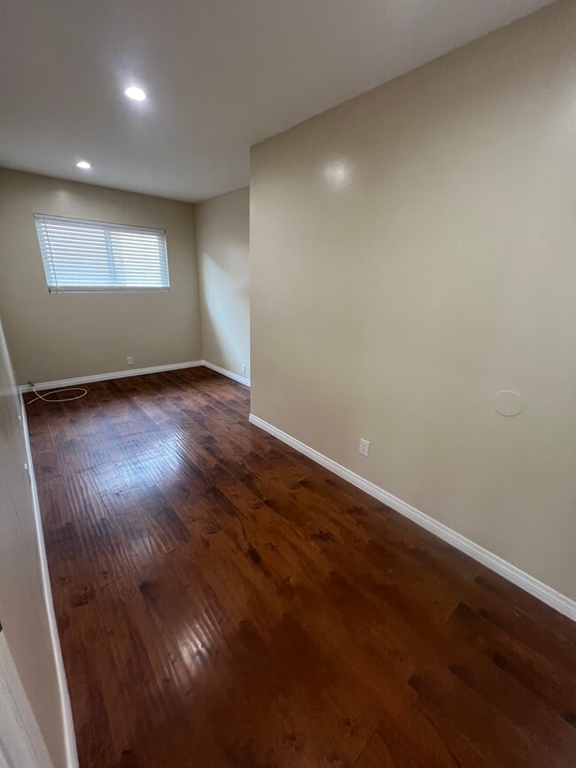 Foto del edificio - Single Family Home - 14823 Lemoli Ave