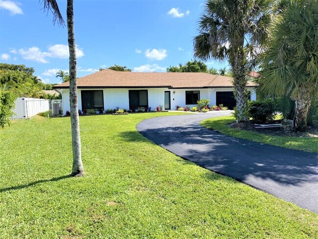 Foto del edificio - 8671 Gatehouse Rd