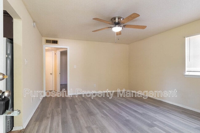 Building Photo - 518 N Ponca Ave
