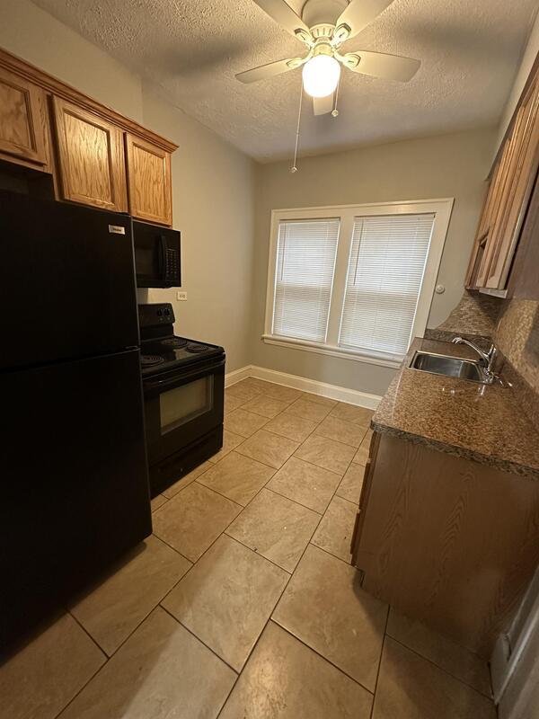 Foto del edificio - 3392 Beechwood Ave