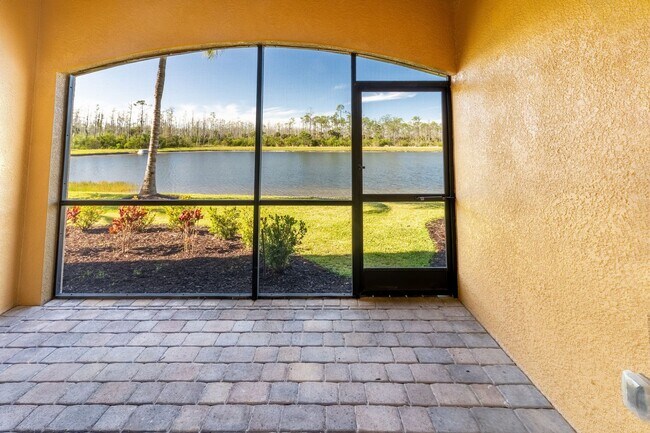Foto del edificio - Stunning 2BR/2BA Acqua Ct. First-Floor Uni...