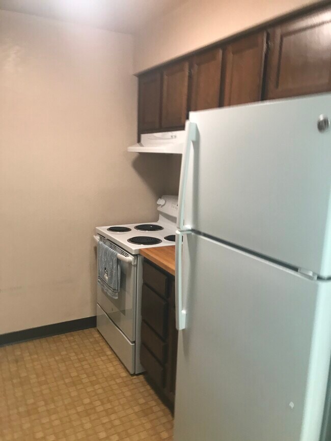 Kitchen2 - 5402 Maple Ridge Rd
