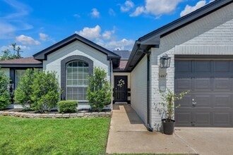 Building Photo - 1410 Sherry Dr