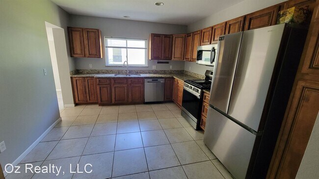 Building Photo - 3 br, 2 bath House - 516 W 6th St