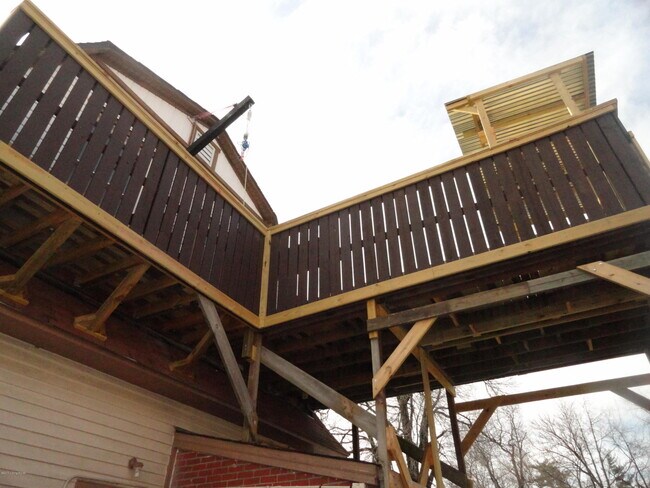 Building Photo - 1400 Cardinal Dr