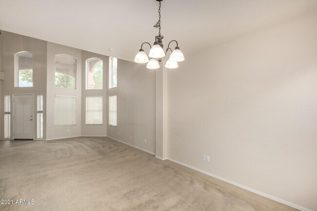 Building Photo - 4210 E Redwood Ln