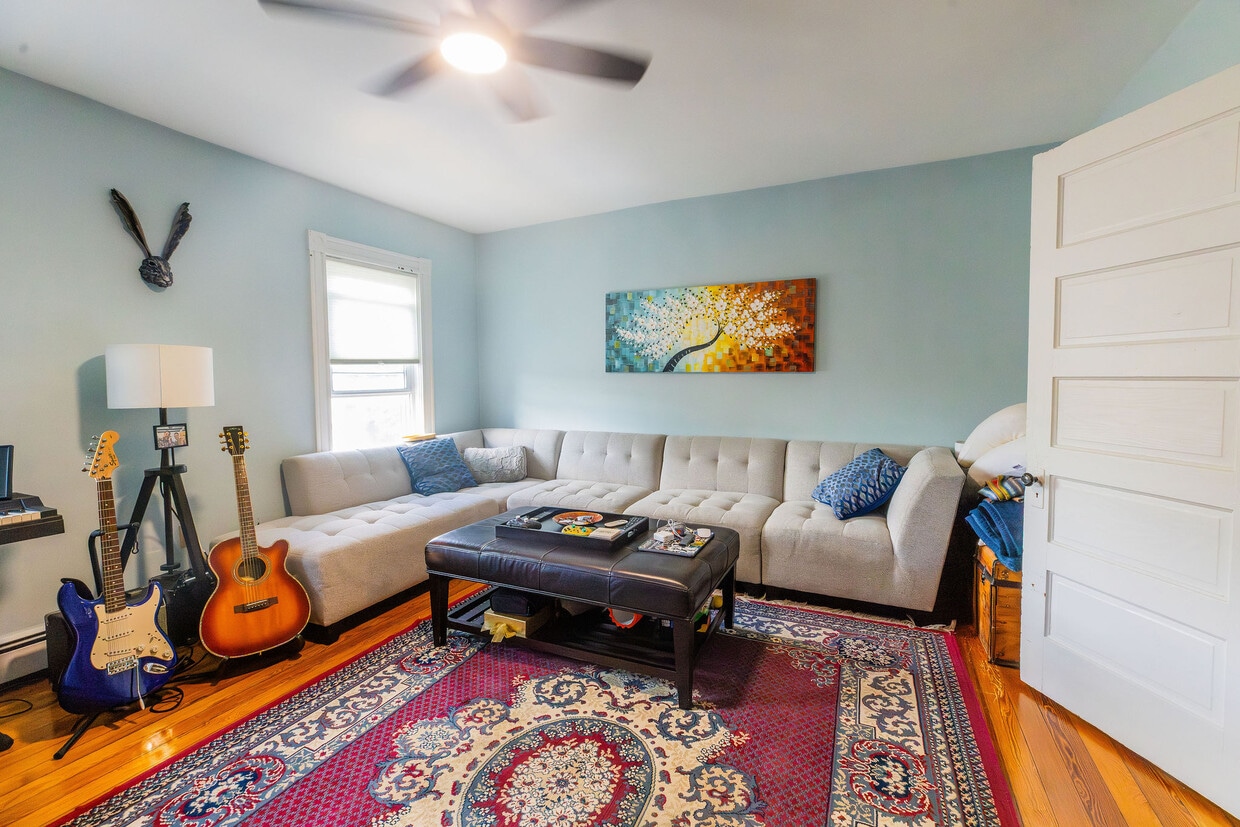 Photo - 100 Bristol Rd (Medford, MA)