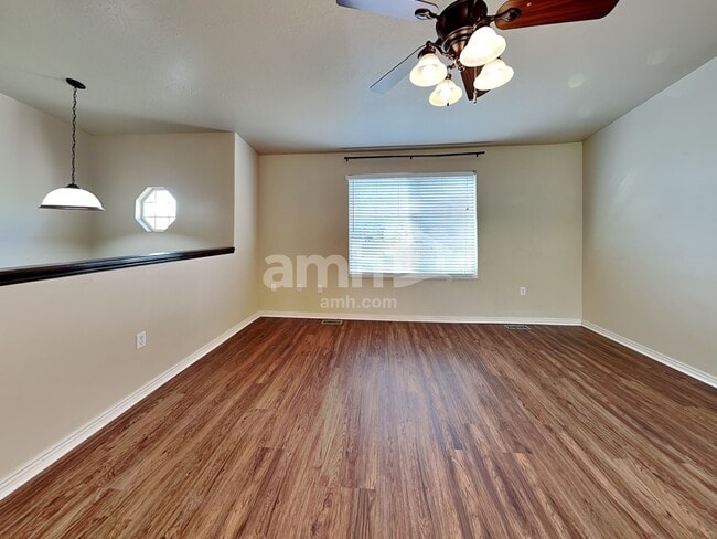 Building Photo - 1625 E Bateman Way