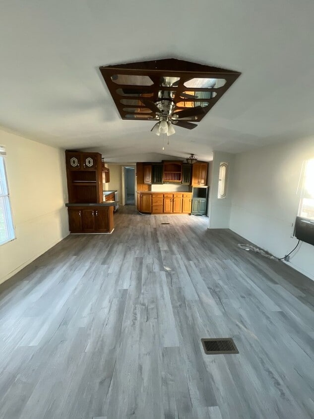 Primary Photo - 518 W Alabama Ave