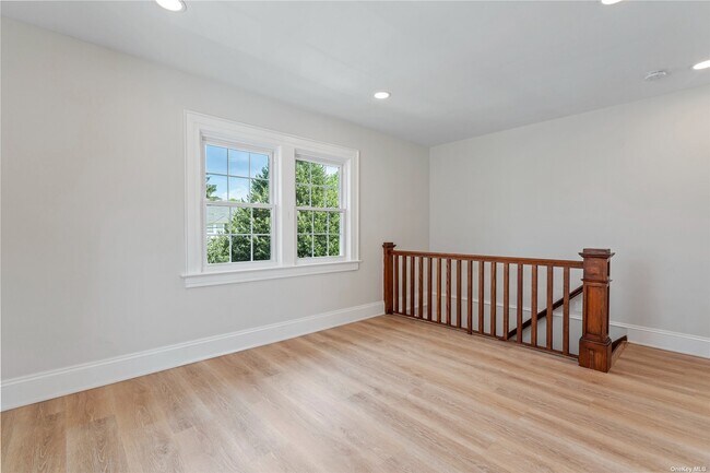 Building Photo - 64 Manor Rd