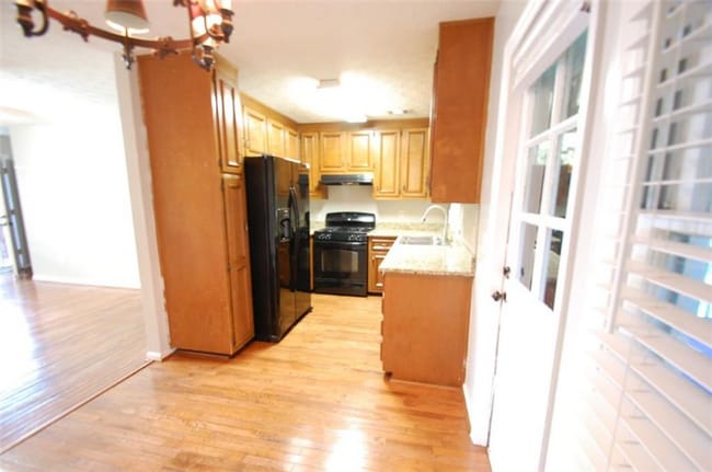 Foto del edificio - 5511 Burrus Ln